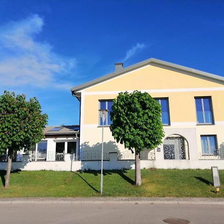 Campingblick-Gaestehaus-Ferienwohnungen Подерсдорф ам Зее Екстериор снимка