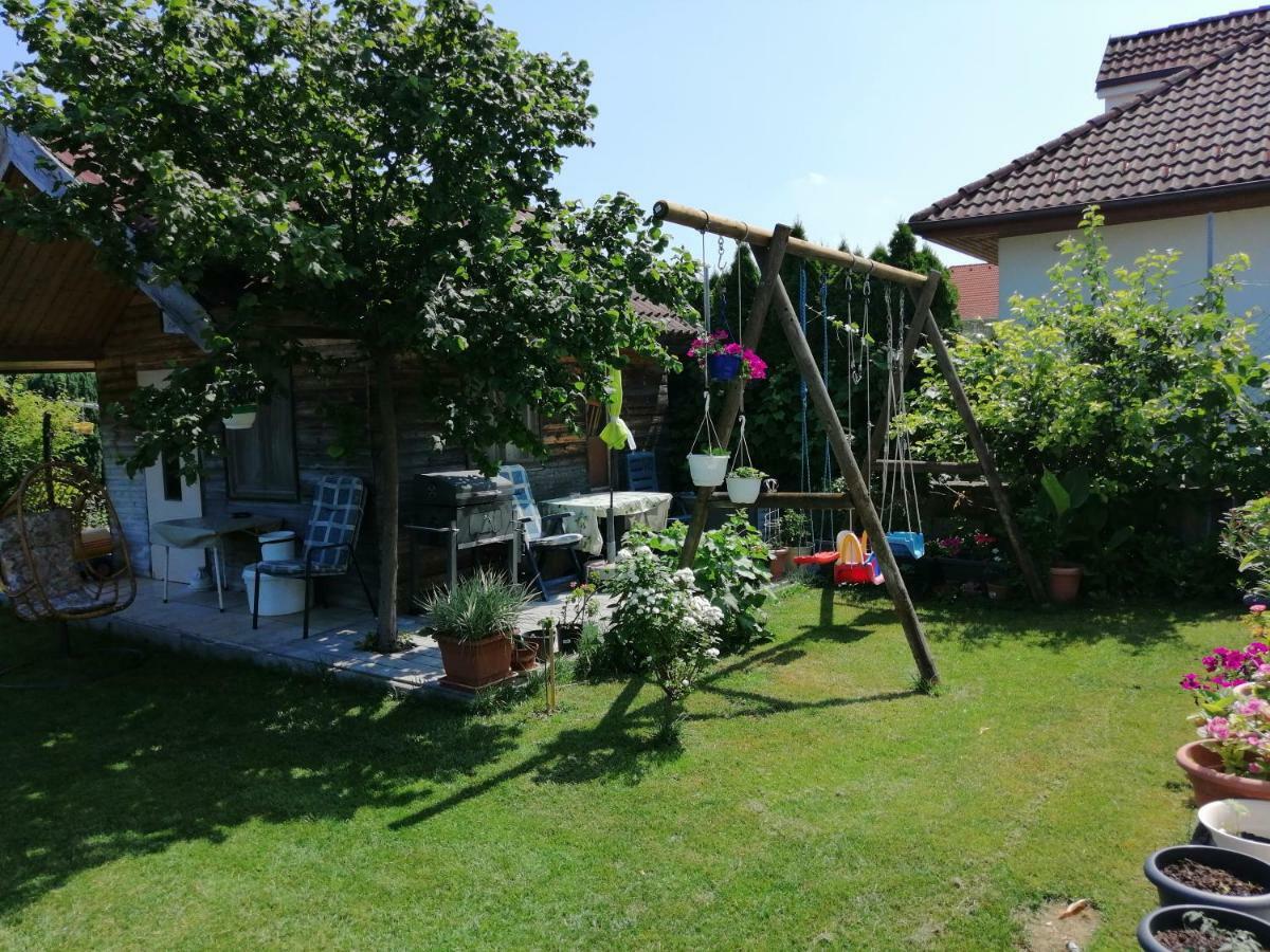 Campingblick-Gaestehaus-Ferienwohnungen Подерсдорф ам Зее Екстериор снимка