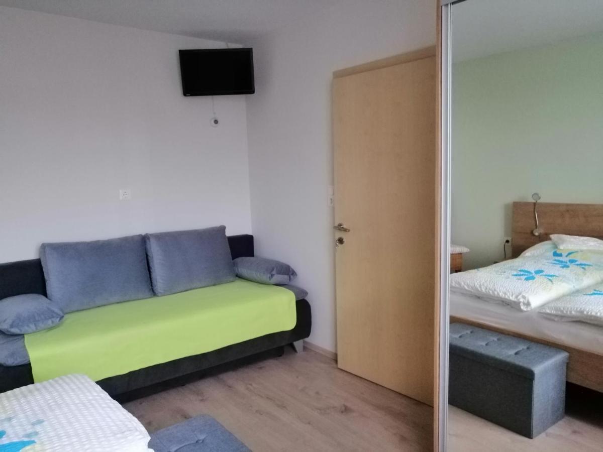 Campingblick-Gaestehaus-Ferienwohnungen Подерсдорф ам Зее Екстериор снимка